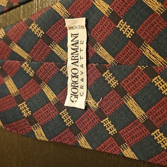 Giorgio Armani Men's Tie - Picture 2 of 2